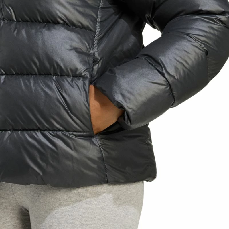 Jakne adidas për femra, e zezë