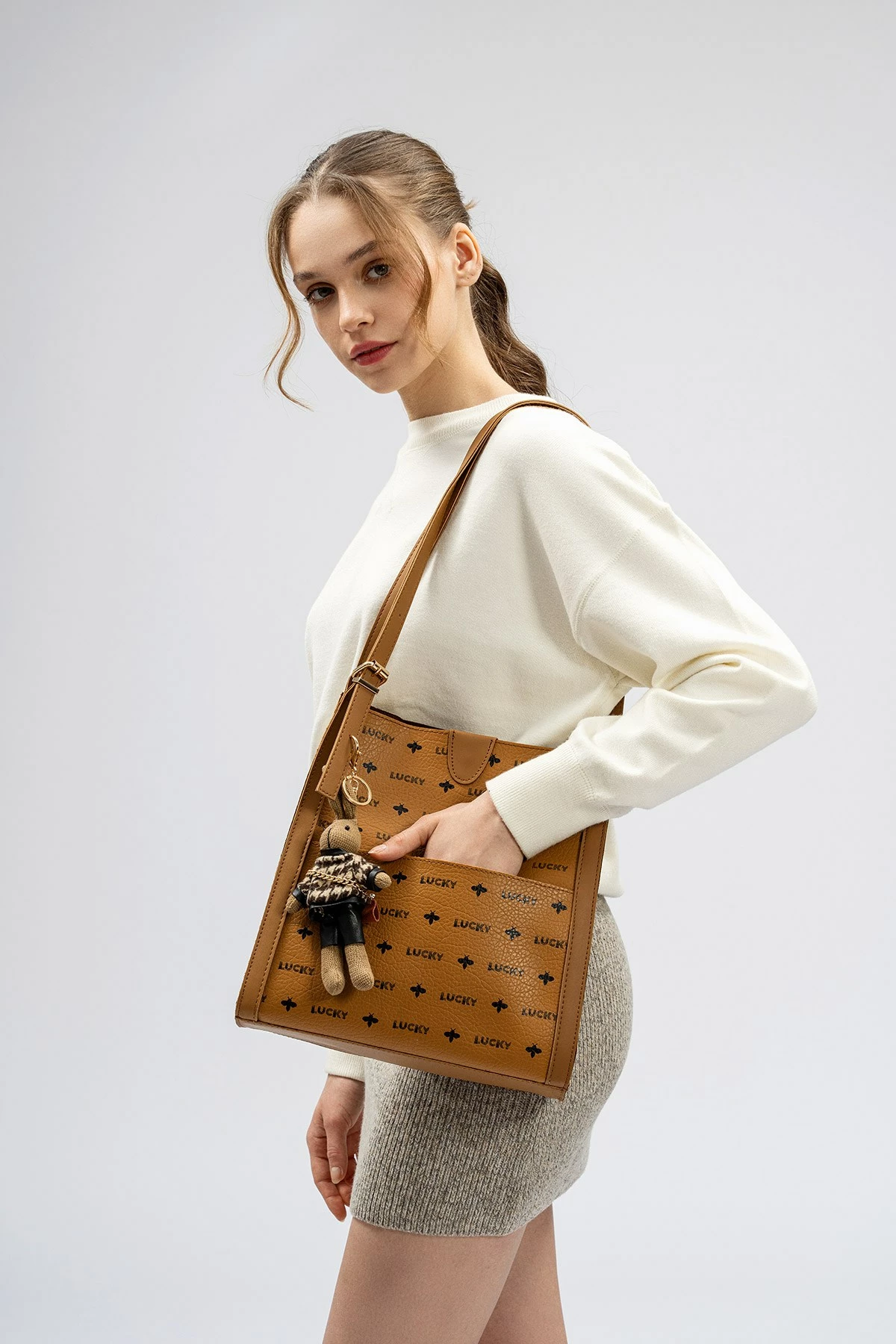 Tote bag ngjyrë mustard Lucky Bees, 352