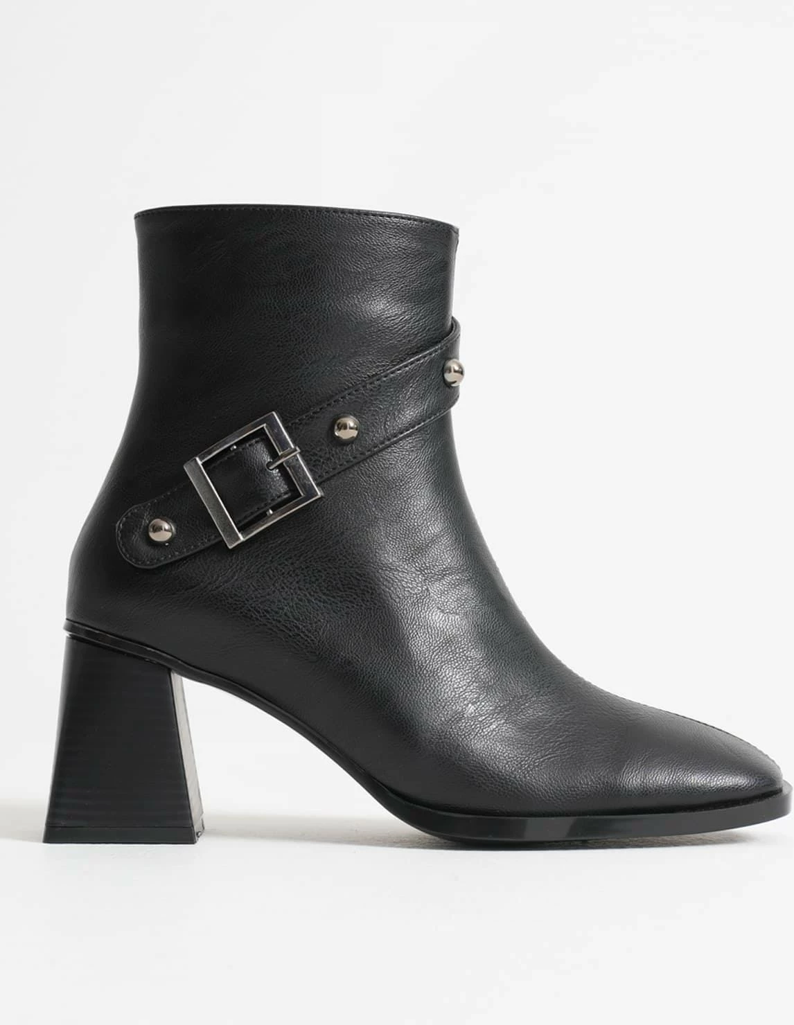 Mera Black