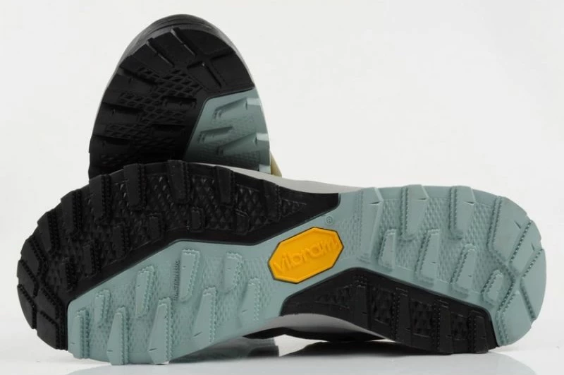 Çizme trekking për femra Aku, gri