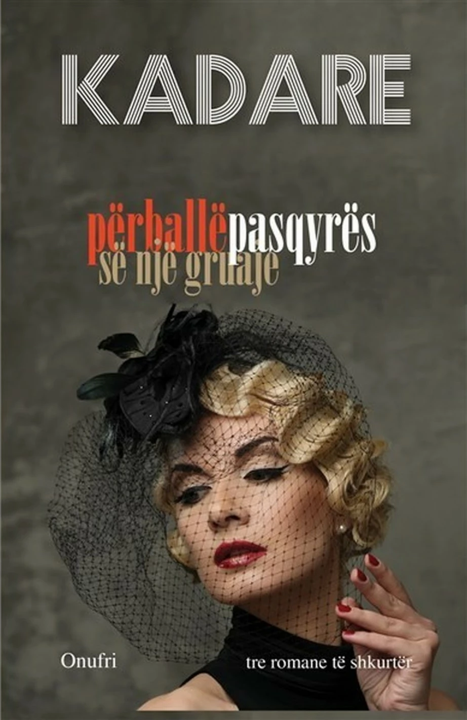 Perballe Pasqyres Se Nje Gruaje - Ismail Kadare