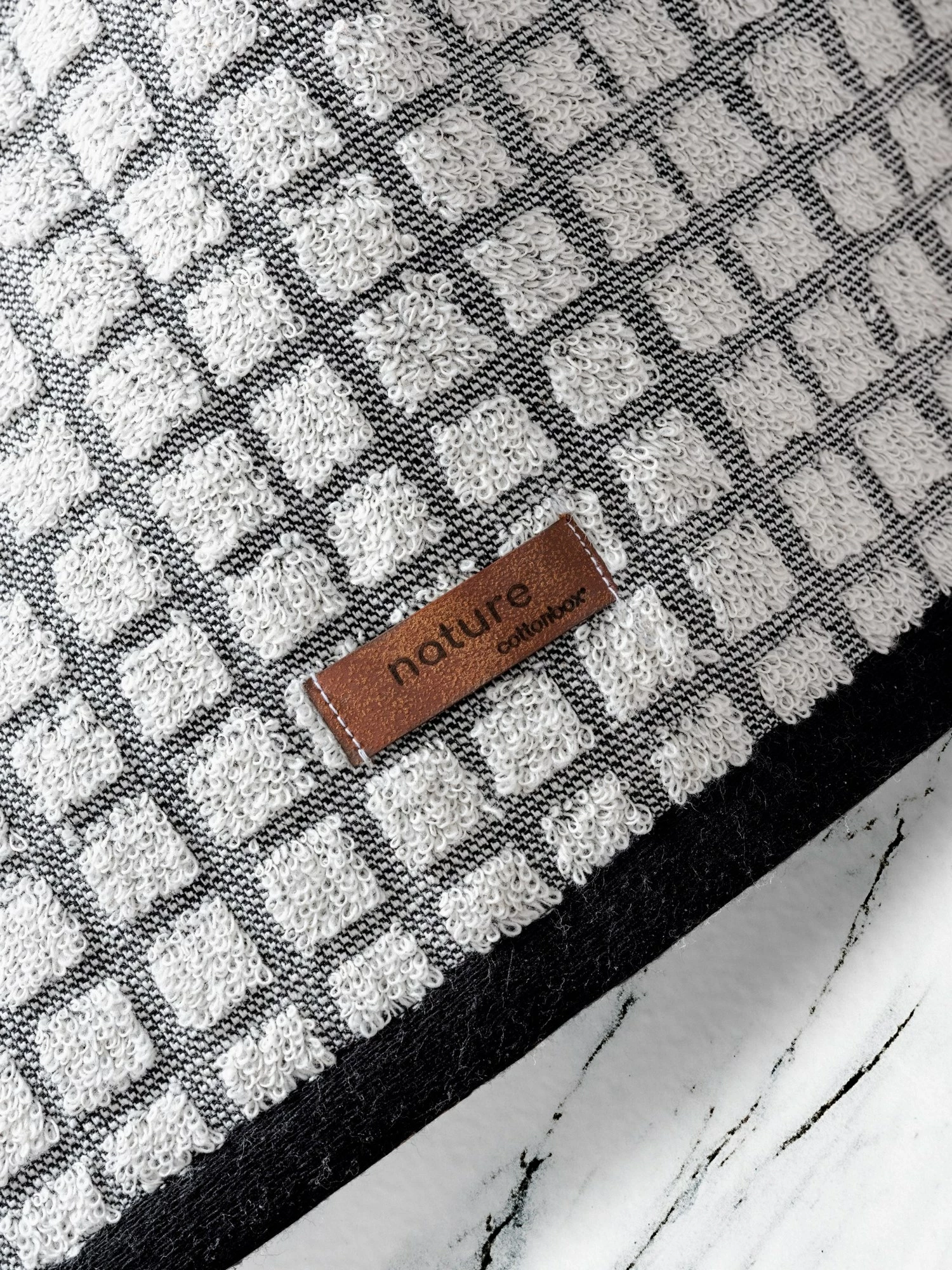 Set peshqirësh duarsh (4 copë), Mijölnir, natyrë - e zezë, e kuqe e errët