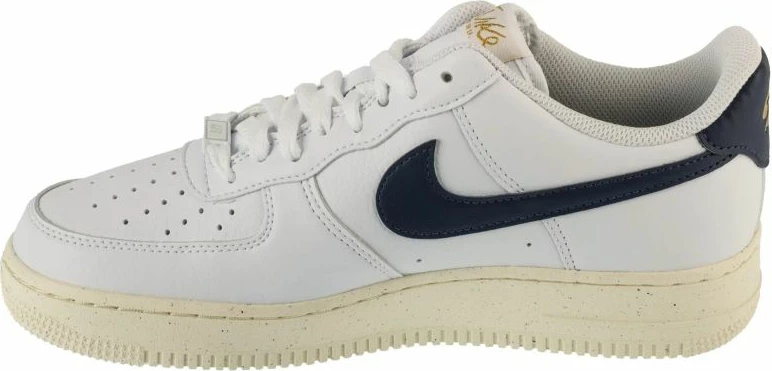 Atlete Nike për femra, të bardha