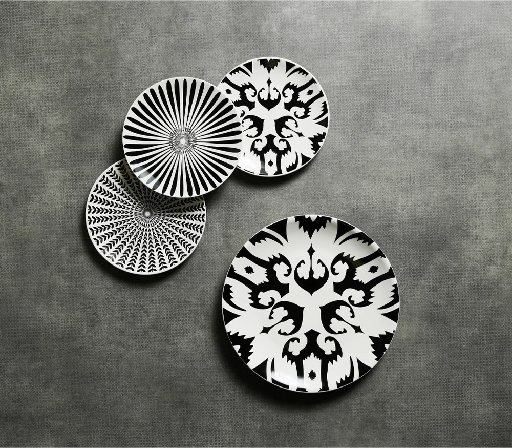 Set pjatash ëmbëlsirash, 7 copë, porcelan i bardhë e zi, 30x30x3cm