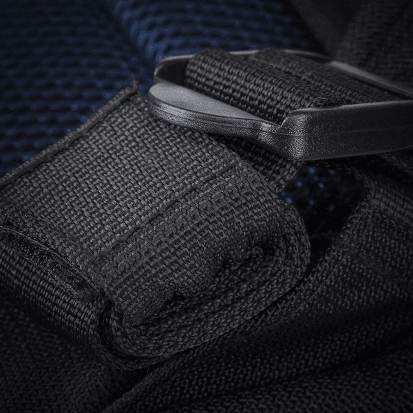 Çantë shpine për laptop RivaCase 8460, deri 17", e zezë