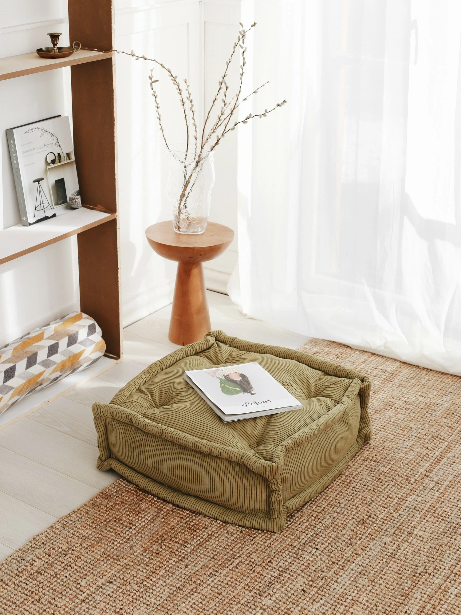 Jastëk kadifeje Atelier del Sofa, biskuvi-kaki, 55x55x16cm