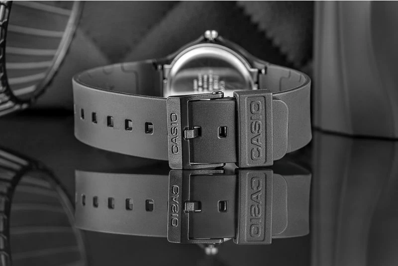 Orë dore Casio, unisex, e zezë