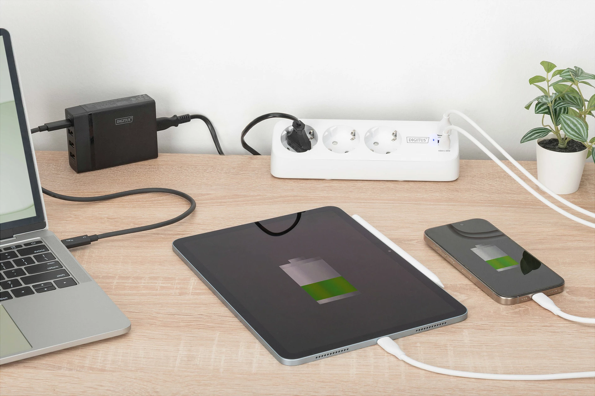 Zgjatues rryme Digitus, 3 prizë Schuko, 2x USB-A 12W + 1x USB-C 30W, kabllo 1.5m, i bardhë
