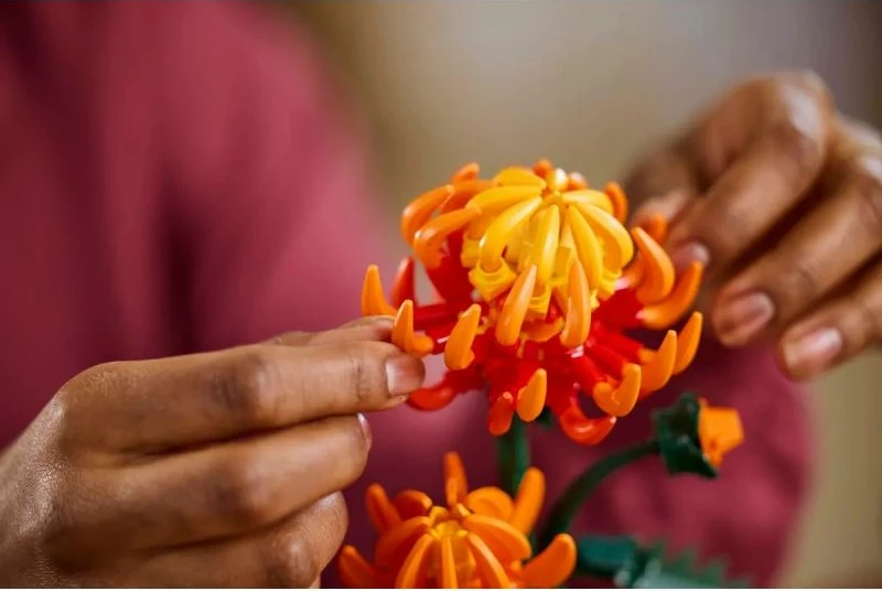 Set LEGO ICONS krizantemë