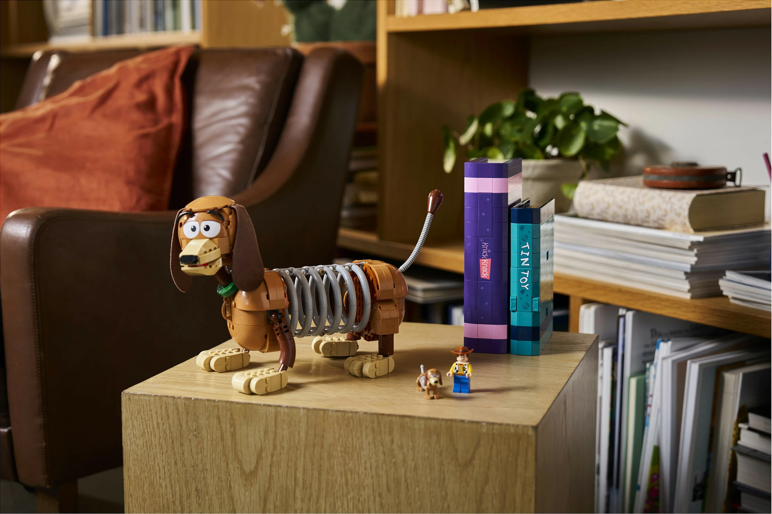 Set ndërtimi LEGO Disney Pixar Toy Story 43301 Slinky Dog Bookends, 1311 pjesë, 18+, shumëngjyrësh