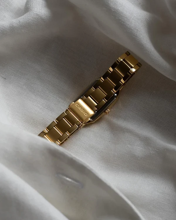 Orë dore Casio LTP-1165N-1C,e artë/zezë