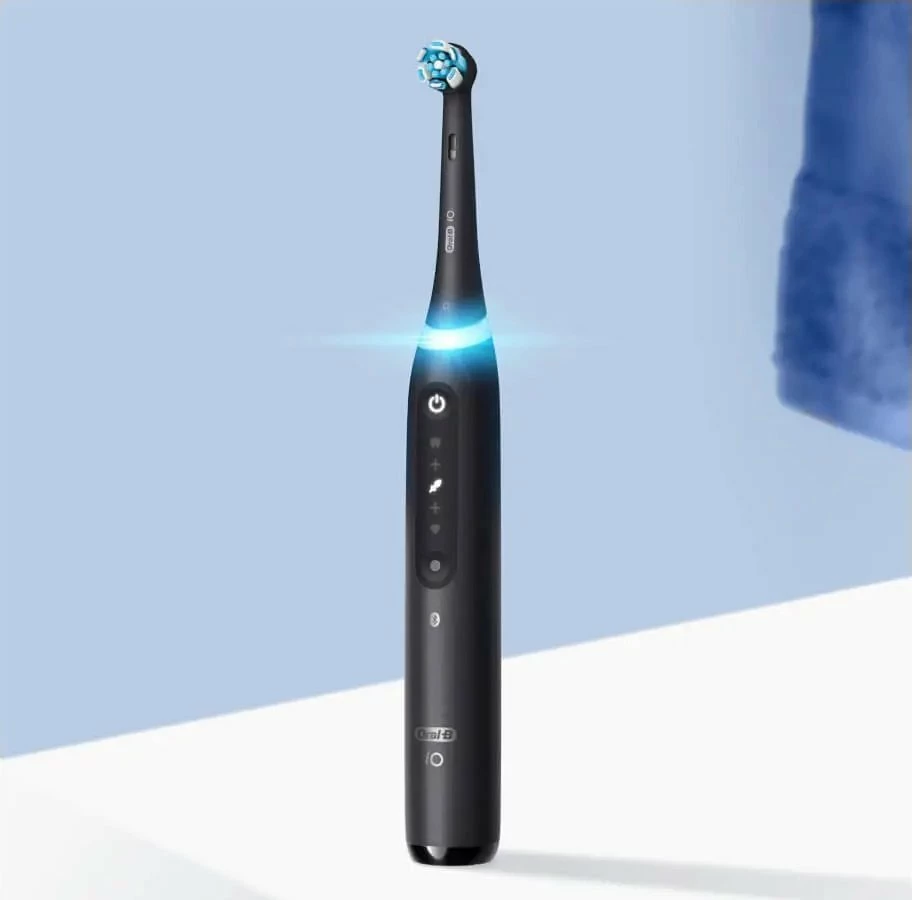 Furçë dhëmbësh elektrike Oral-B iO Series 5, 5 moda, me sensor presioni, me aplikacion, magnetic, e zezë mat, set me 1 kokë + kutizë udhëtimi