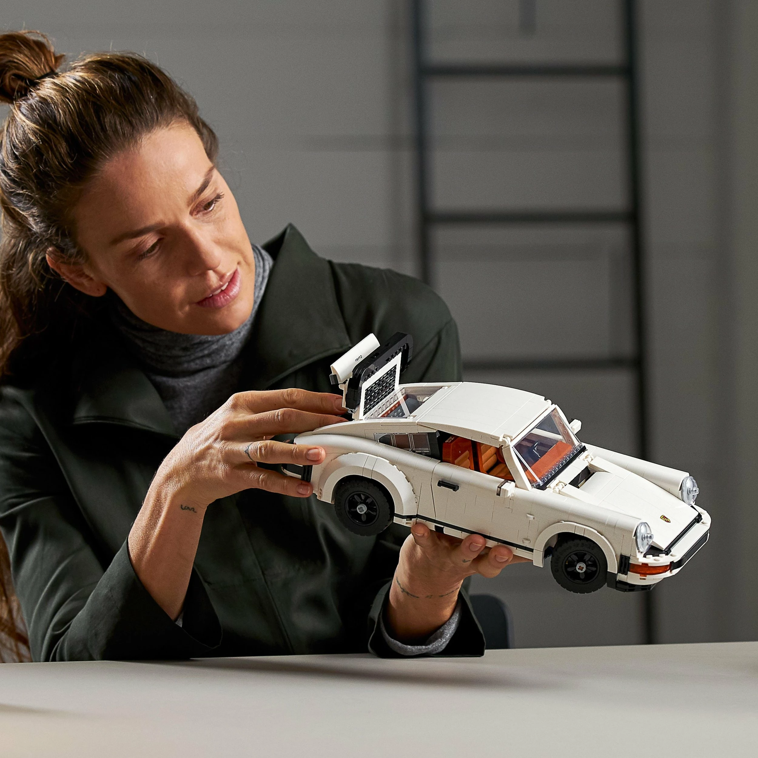 Set LEGO Creator Expert Porsche 911 10295, 1461 copë, 18+, 2-në-1 Turbo/Targa, e bardhë