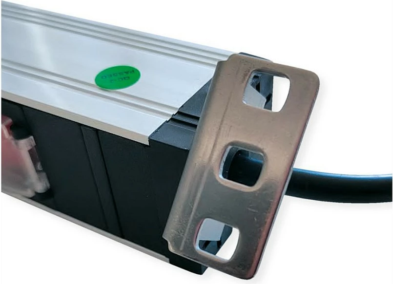 Shirit prizash rack 19" VALUE 7x Schuko, 1U, 3 m, me mbrojtje mbingarkese, alumini/zi