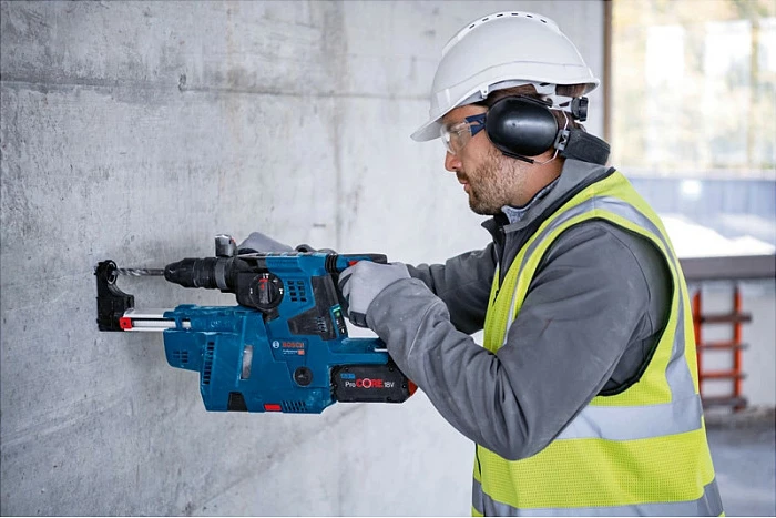 Çekiç shpues (perforator) Bosch GBH 18V-28 CF, 18V, SDS Plus, 2x 8Ah, brushless, me valixhe, zi/blu/kuqe