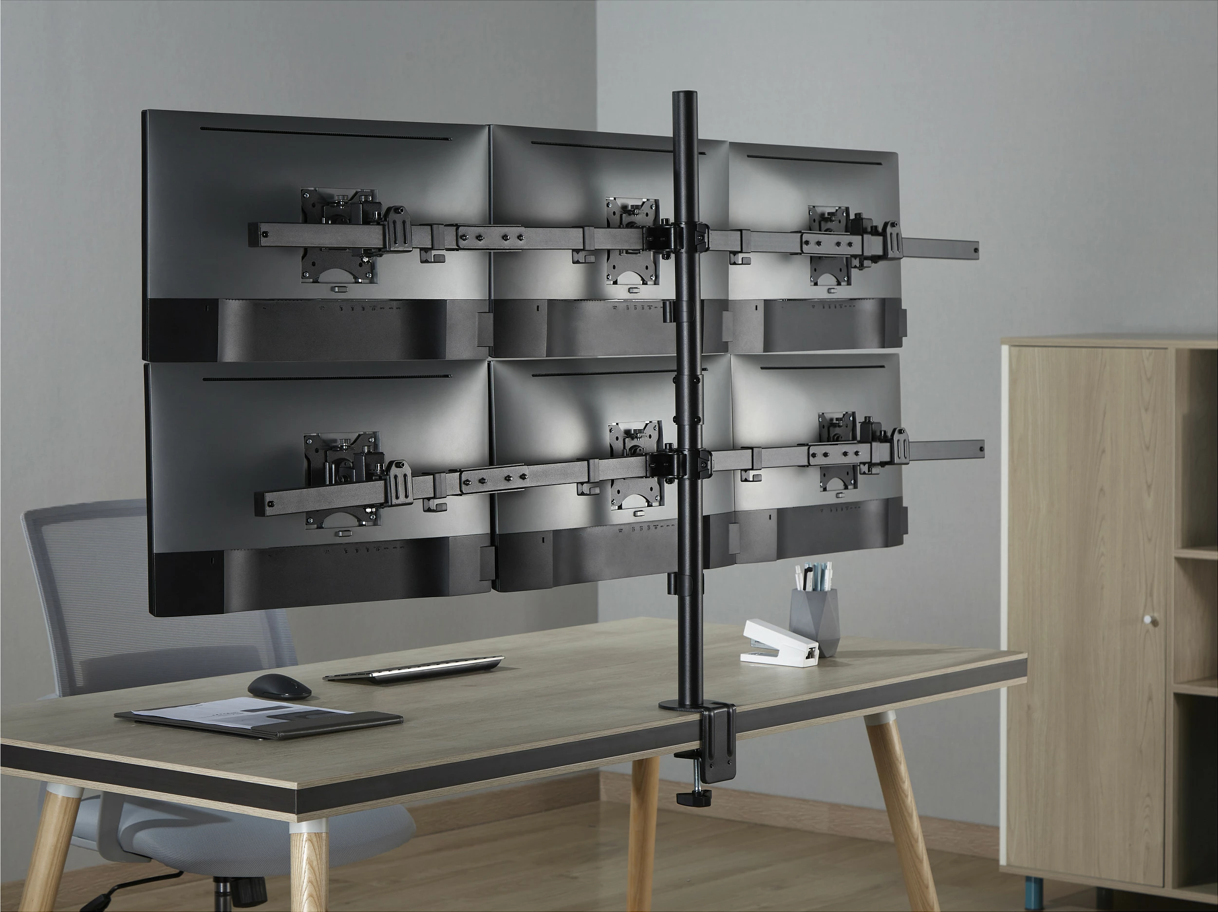 Mbajtëse tavoline për 6 monitorë Equip 650160, 17"-32", VESA 75x75/100x100, e zezë