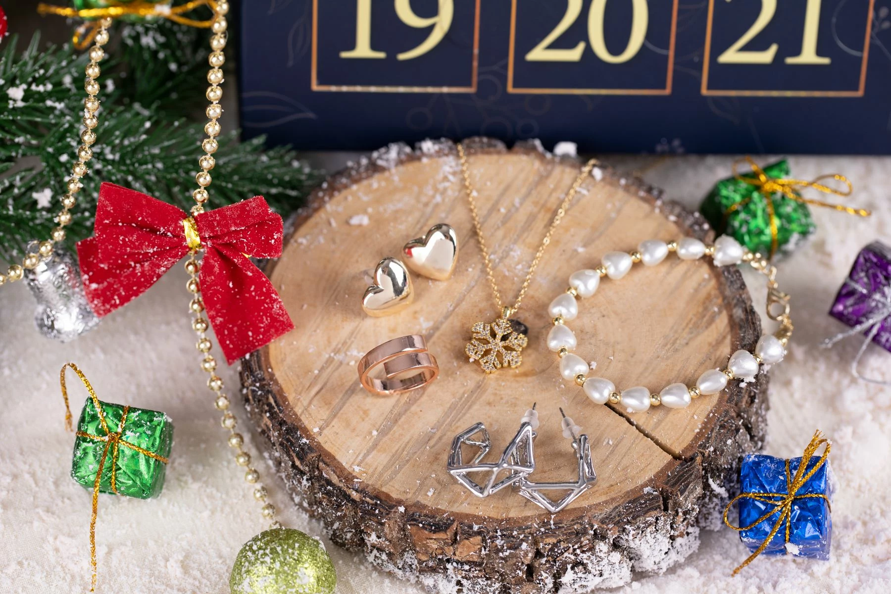 Kalendar advenit Elika Silver, përzierje bizhuterish, ngjyrë argjendi dhe ari, 24 copë