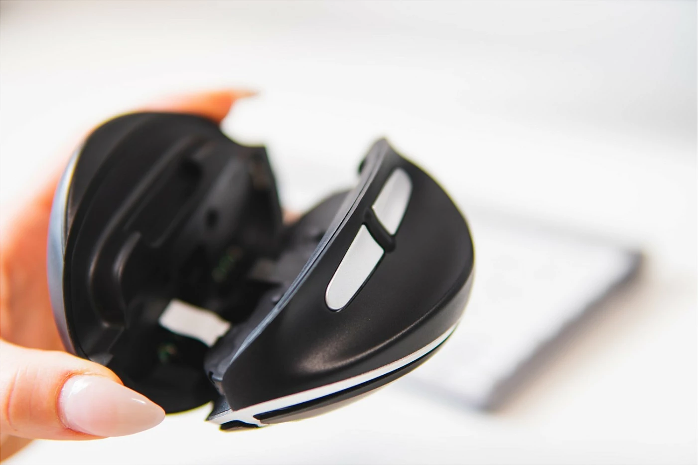 Maus BakkerElkhuizen Oyster Mouse, vertikal ergonomik, 1200 DPI, USB-A, ambidextrous, i zi/argjendtë