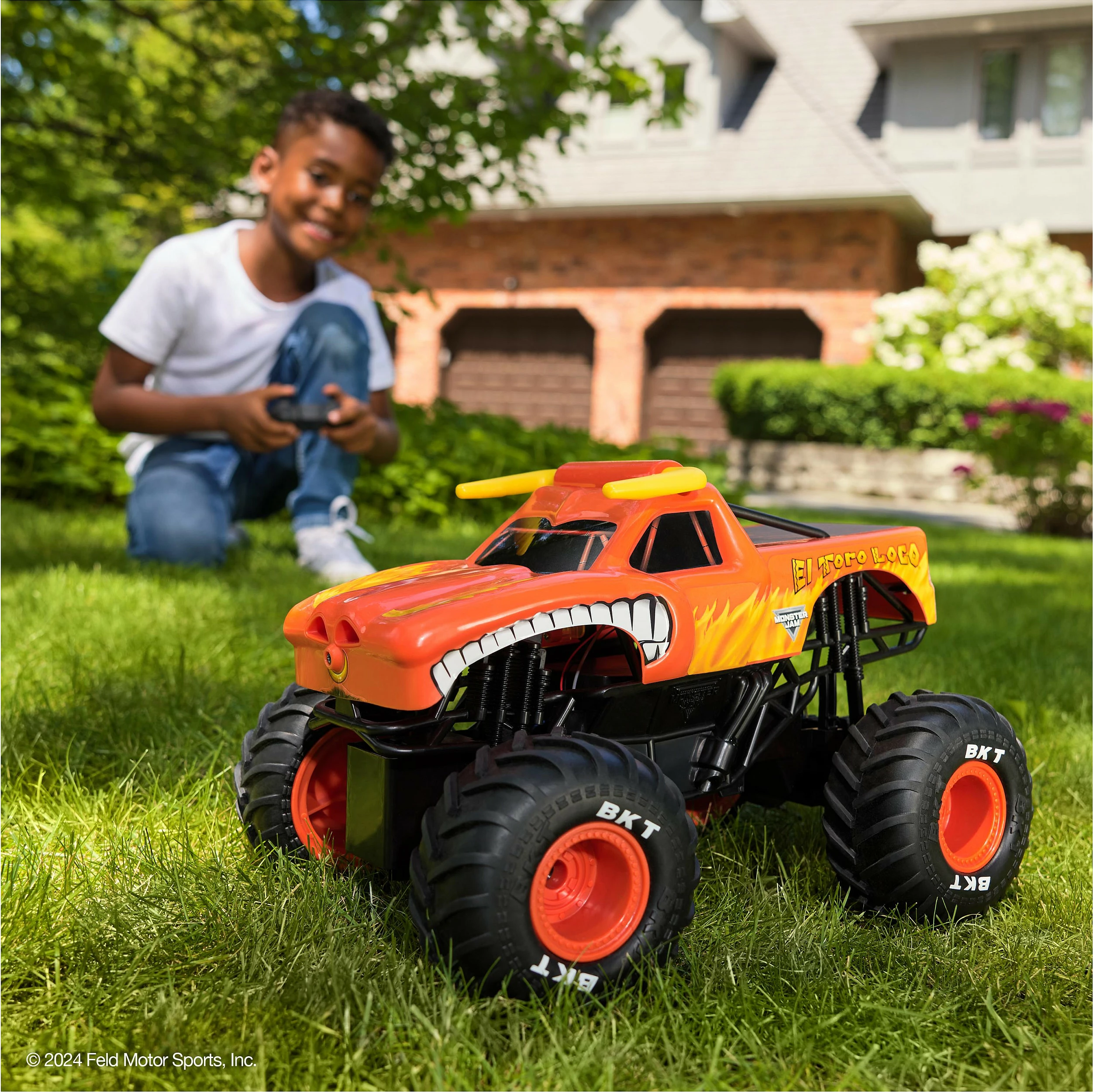 Kamion Monster Truck RC Spin Master Monster Jam El Toro Loco, shkallë 1:15, efekt tymi, zi/portokalli