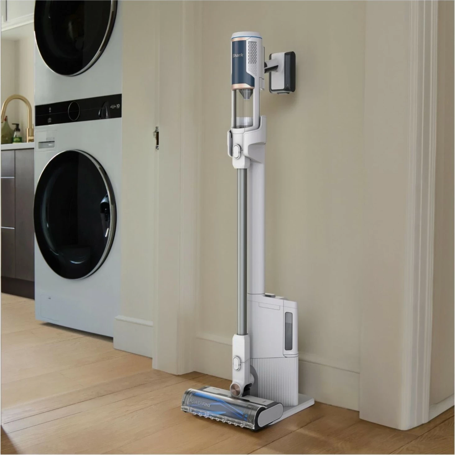 Fshesë pa kabllo Shark BU3521EU, 3 shpejtësi, kapacitet 0.42L, e bardhë