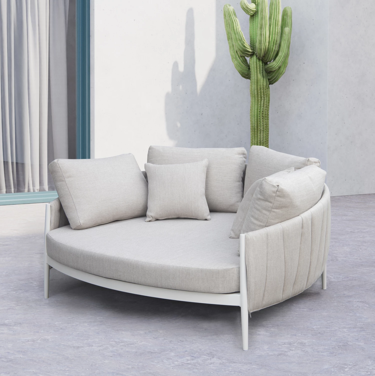 Daybed gjysmë-rrethore për dy persona, alumin, ngjyrë krem e bardhë, pëlhurë OLEFIN & rrip, 164x144x70cm