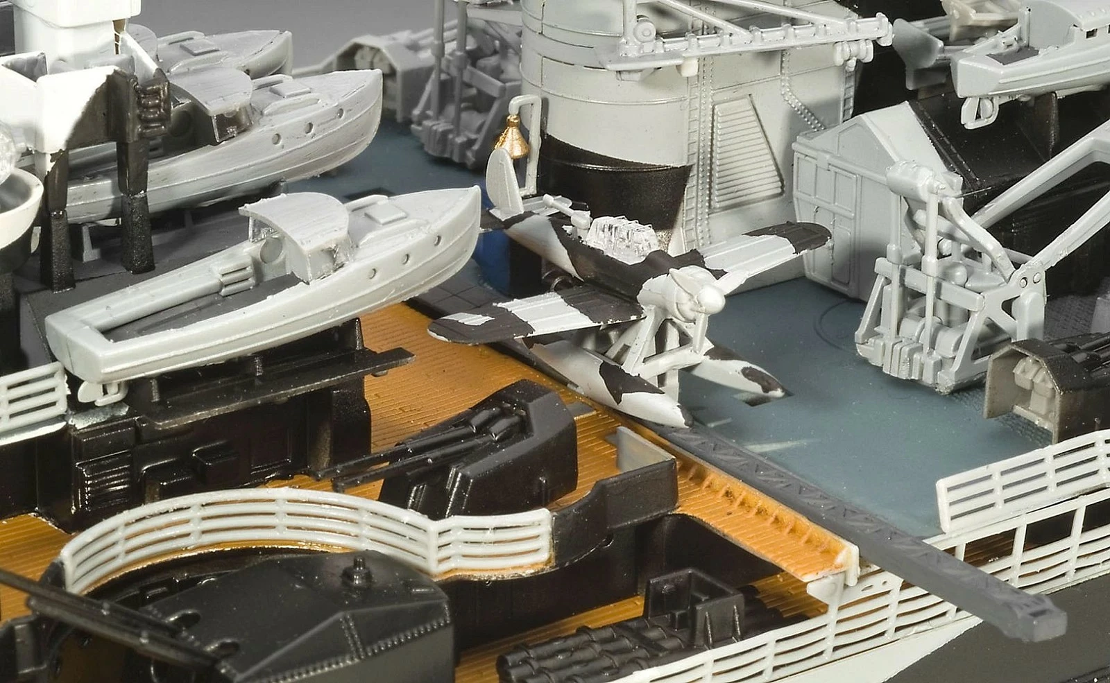 Model plastik anije Revell Tirpitz REV-05096, shkallë 1:350, 585 pjesë, gjatësi rreth 71.7 cm