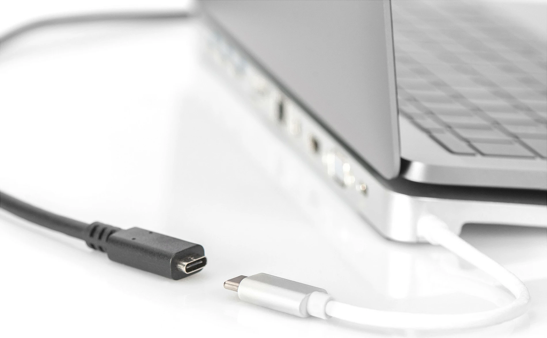 Kabllo zgjatëse USB‑C Digitus USB‑C 3.2, 0.7 m, 10 Gbps, PD 100W, e zezë