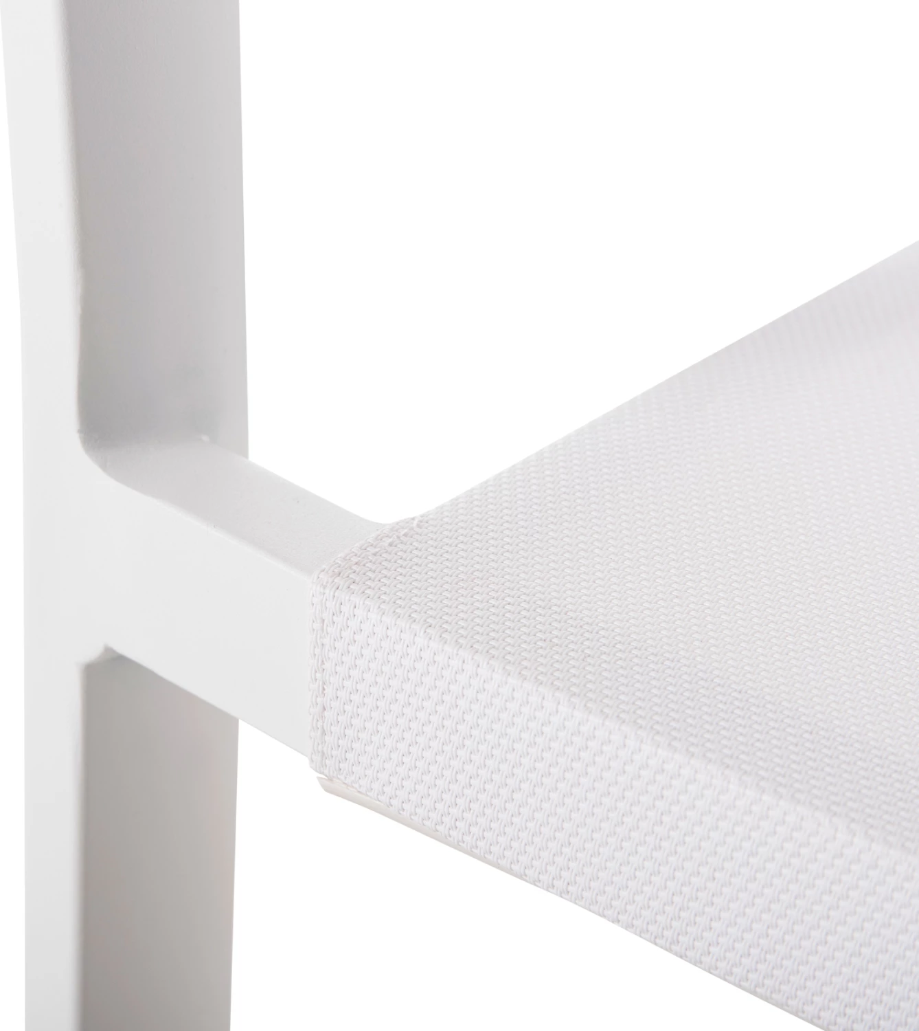 Karrige alumini FH5891.22, kornizë e bardhë dhe tekstil, mbështetëse ratan bezhë, 57x63x82H cm