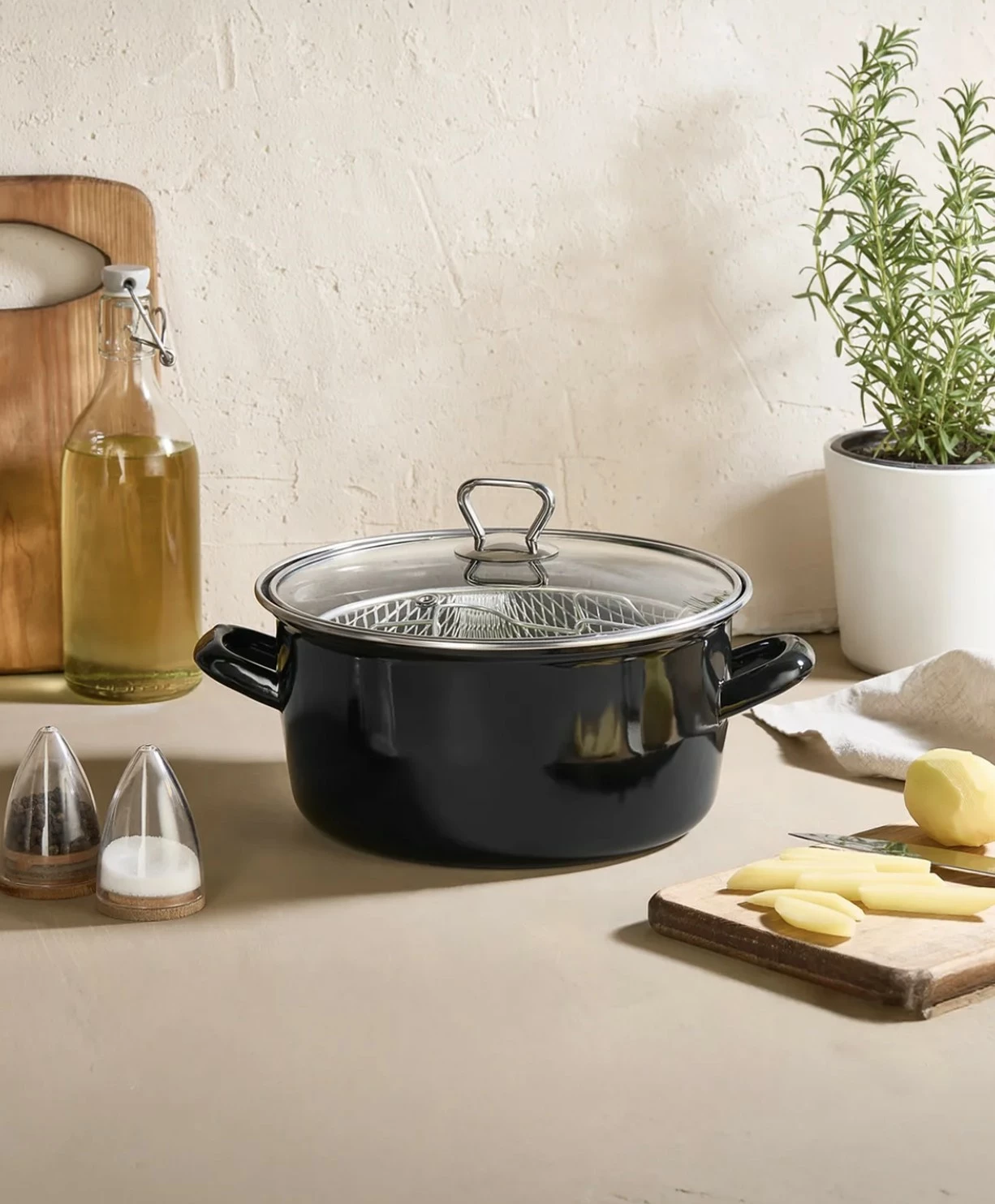 Tenxhere Hermia, emajl, e zezë, kapak qelqi, shportë inoksi, 22cm, 3500ml