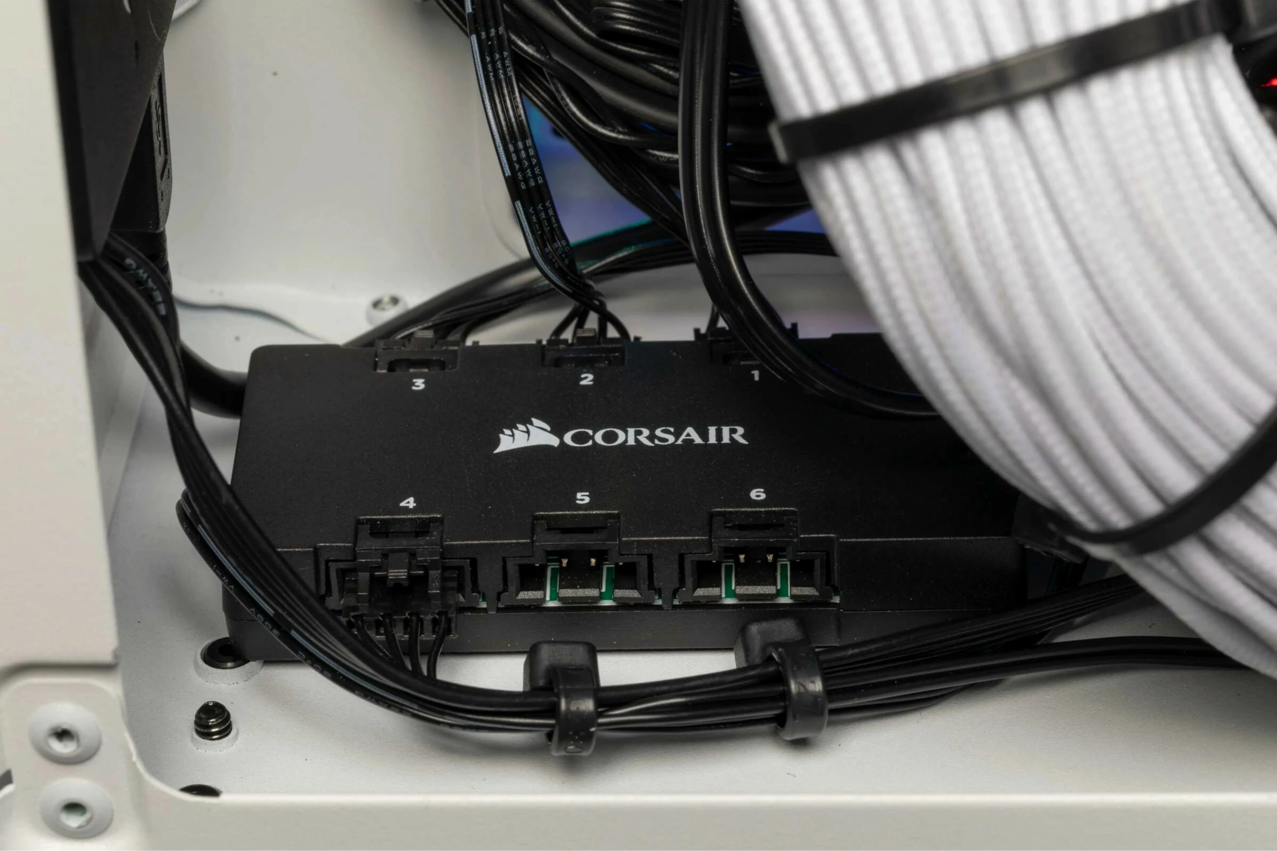 Kasë Corsair Crystal 280X, micro ATX, xham i temperuar, e bardhë