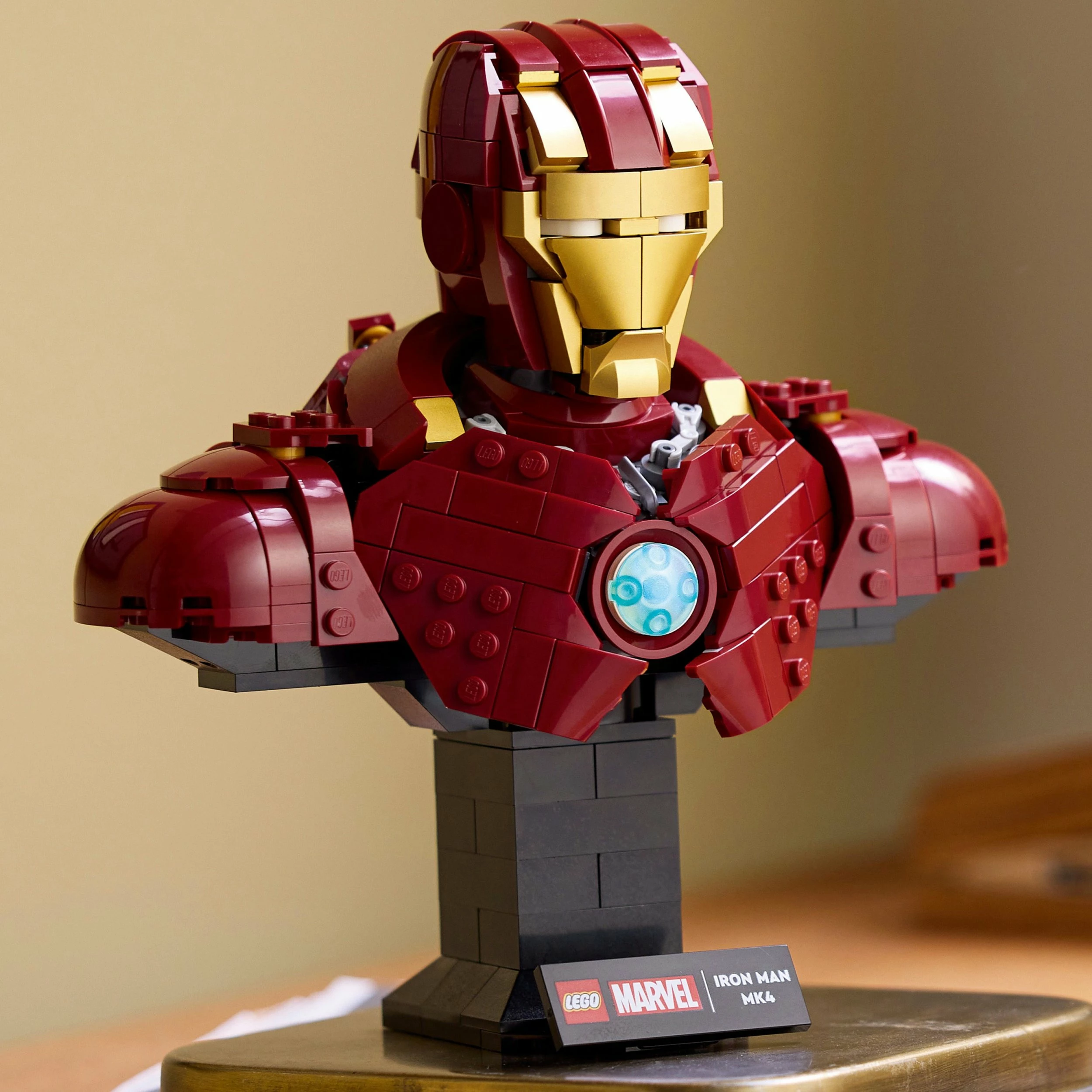 Set LEGO LEGO Marvel Bust of Iron Man MK4 76327, 436 pjesë, kuqe/ari