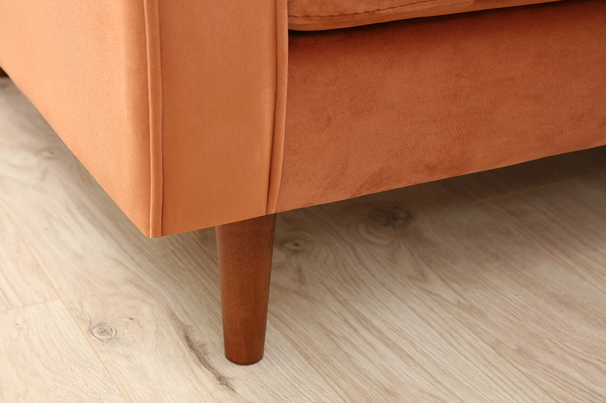 Divan dy ulëshe Atelier del Sofa, Rome, portokalli