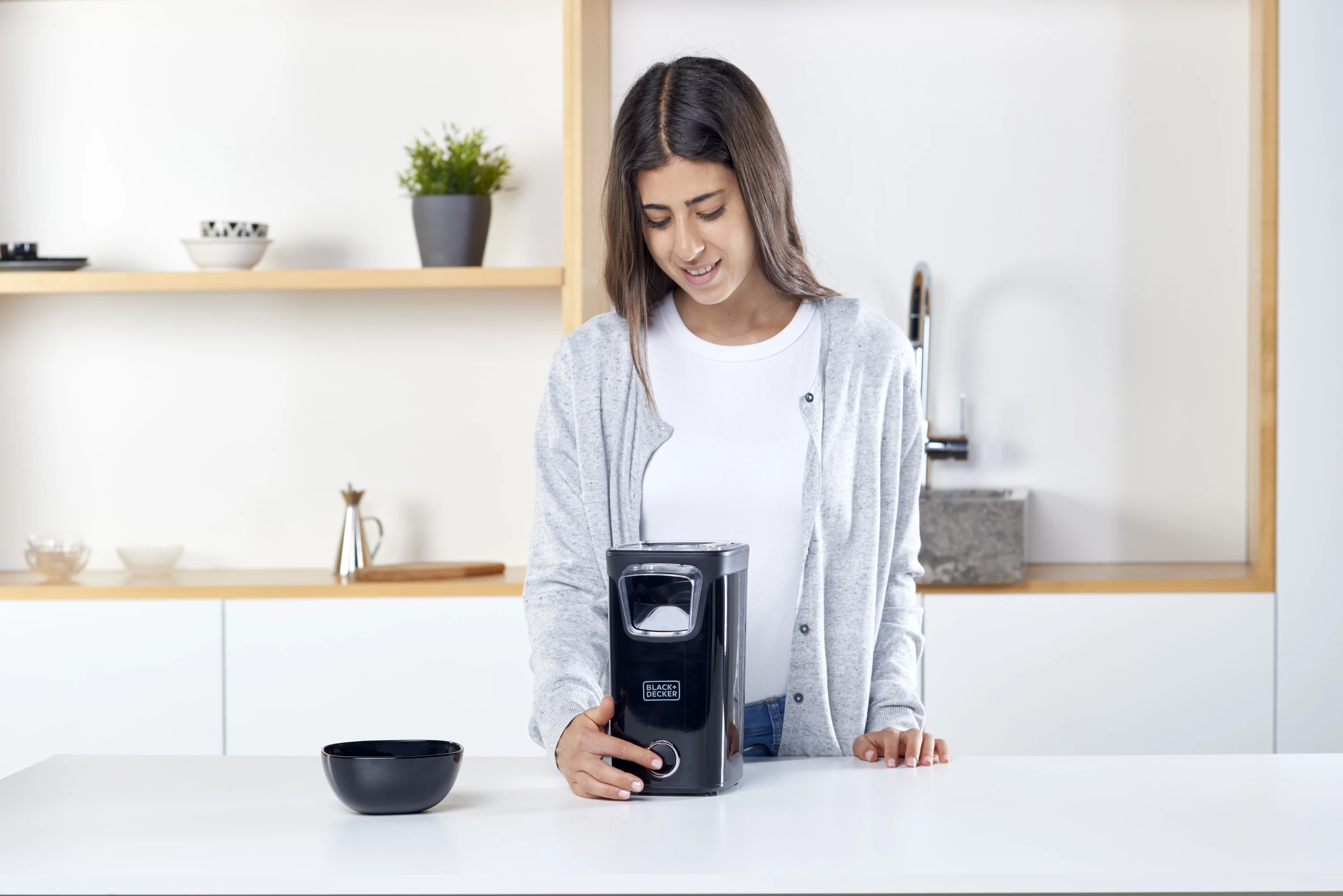Aparat për kokoshka Black+Decker BXPC1100E 1100W, me gotë matëse, i zi