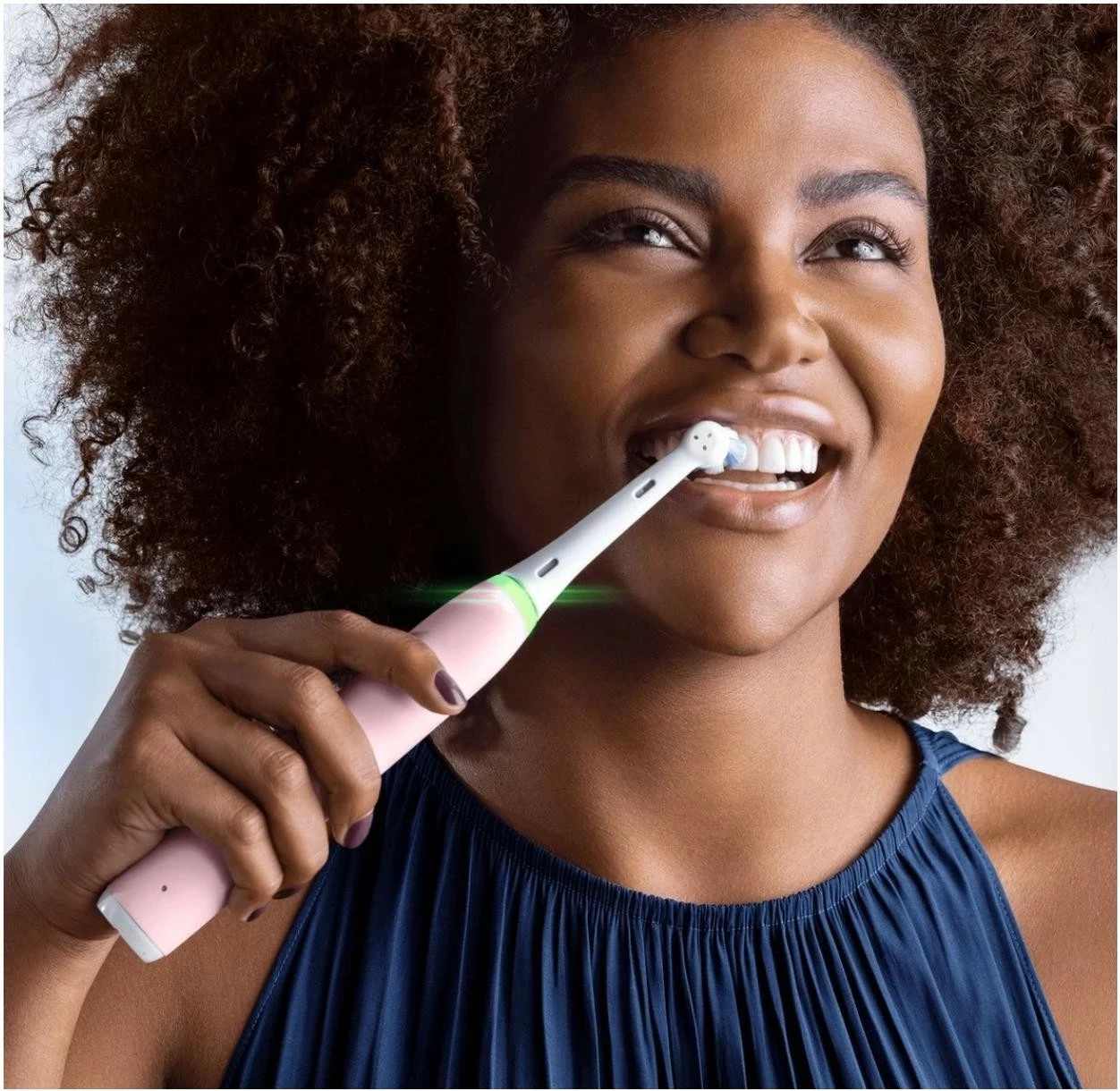 Furçë dhëmbësh elektrike Oral-B iO 3 Duo, Bluetooth 5.0, 3 mënyra pastrimi, me kuti udhëtimi, e zezë/rozë