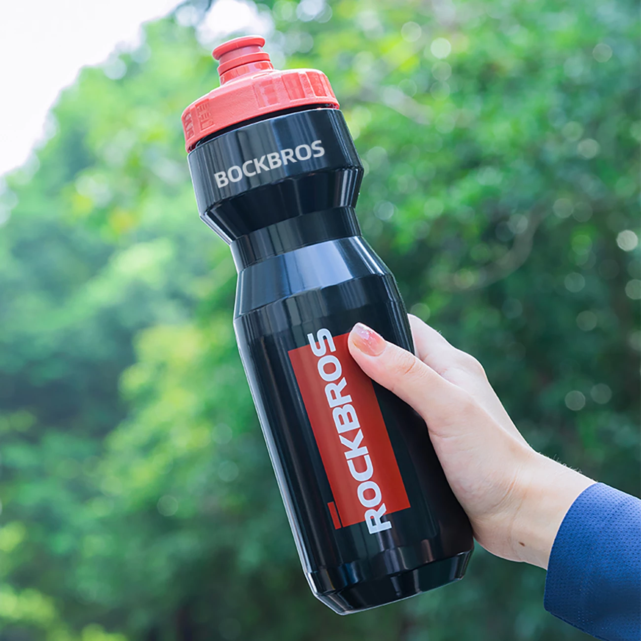 Shishe uji për biçikletë Rockbros Sports Bottle 750 ml, PP, me grykë silikoni, e zezë transparente me grykë të kuqe