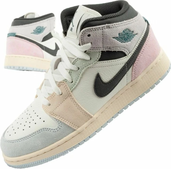 Atlete për femra Nike Air Jordan 1, të zeza