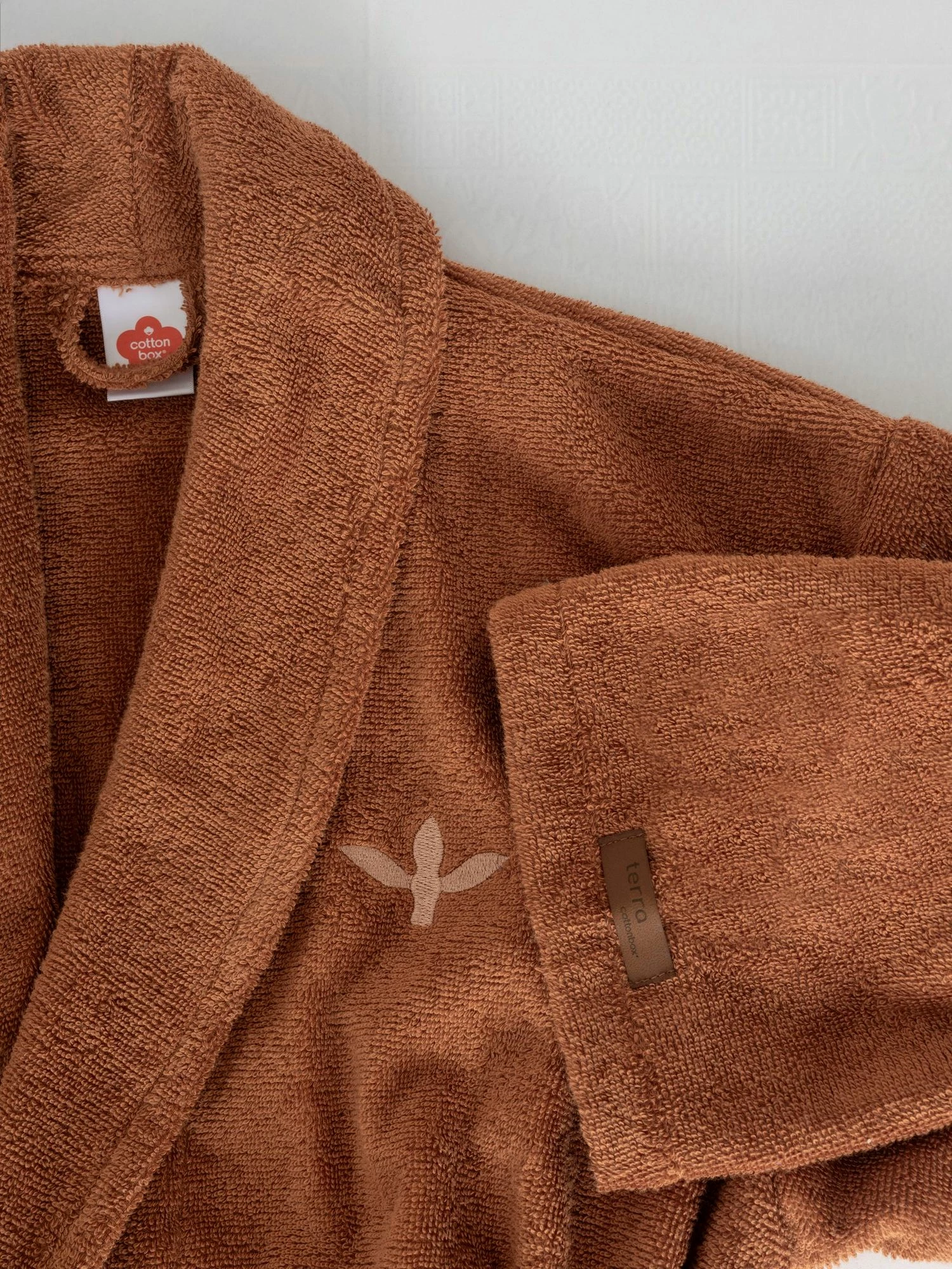 Rrobdeshambër Mijölnir, ngjyrë kafe terra