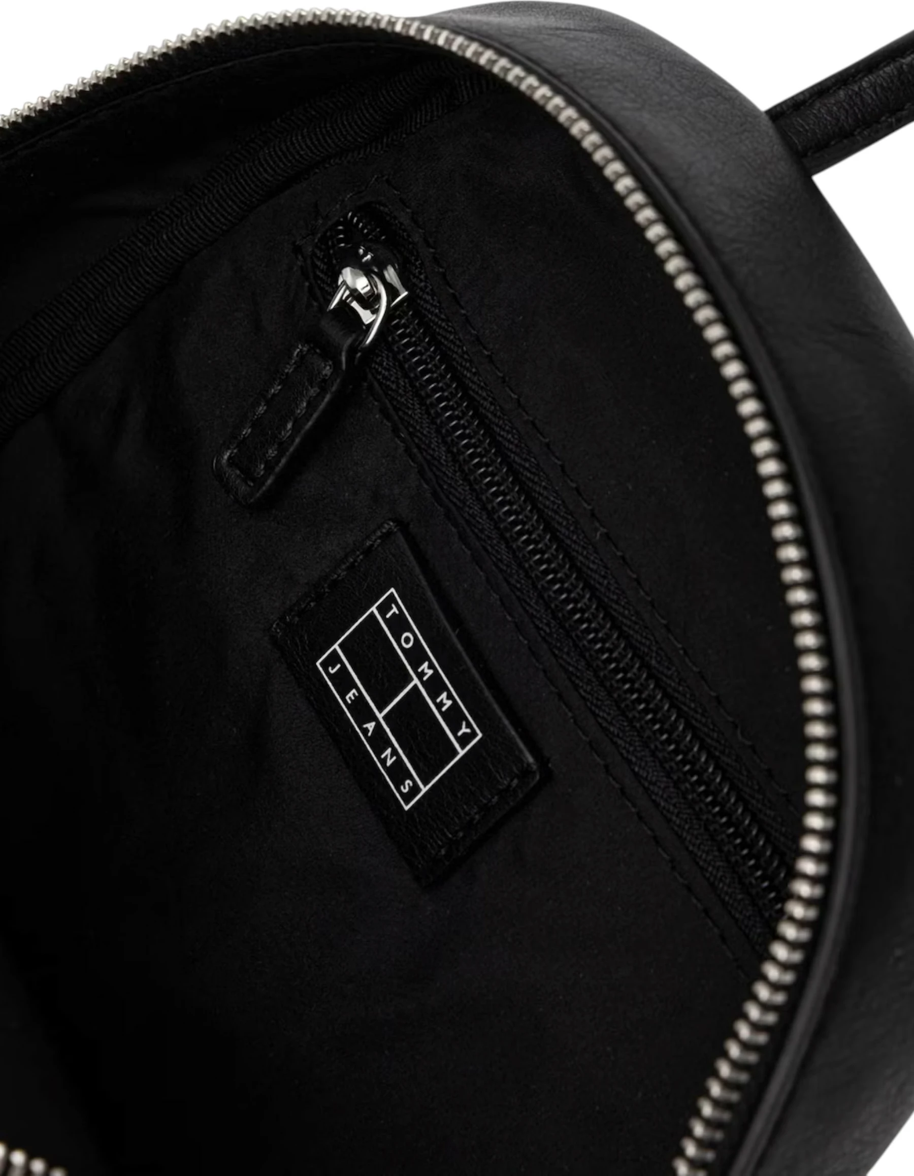 Çantë shpine për femra Tommy Hilfiger TJW Bold AW0AW18766, e zezë