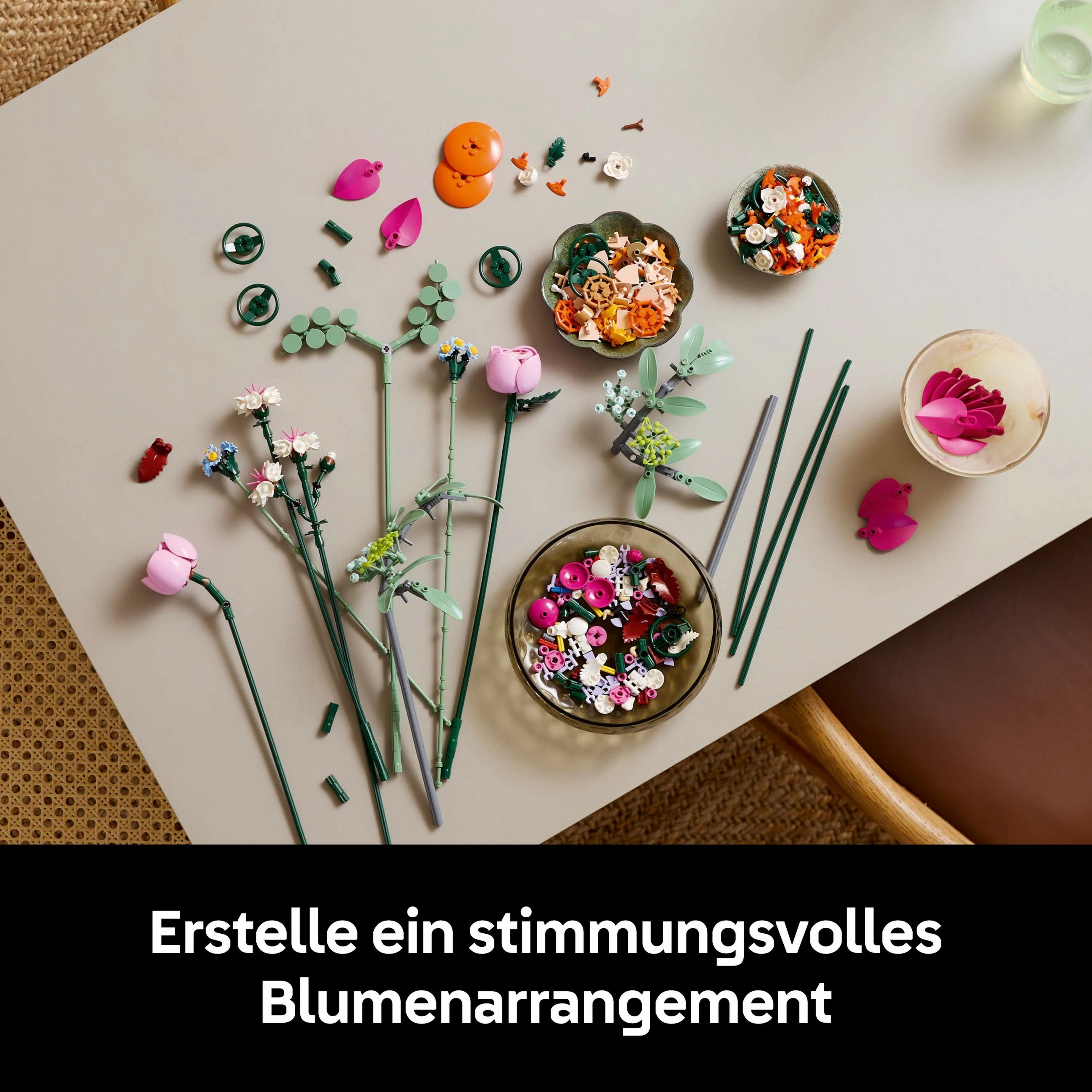 Set ndërtimi LEGO Botanicals Schöner Rosafarbener Blumenstrauß 10342, shumëngjyrësh