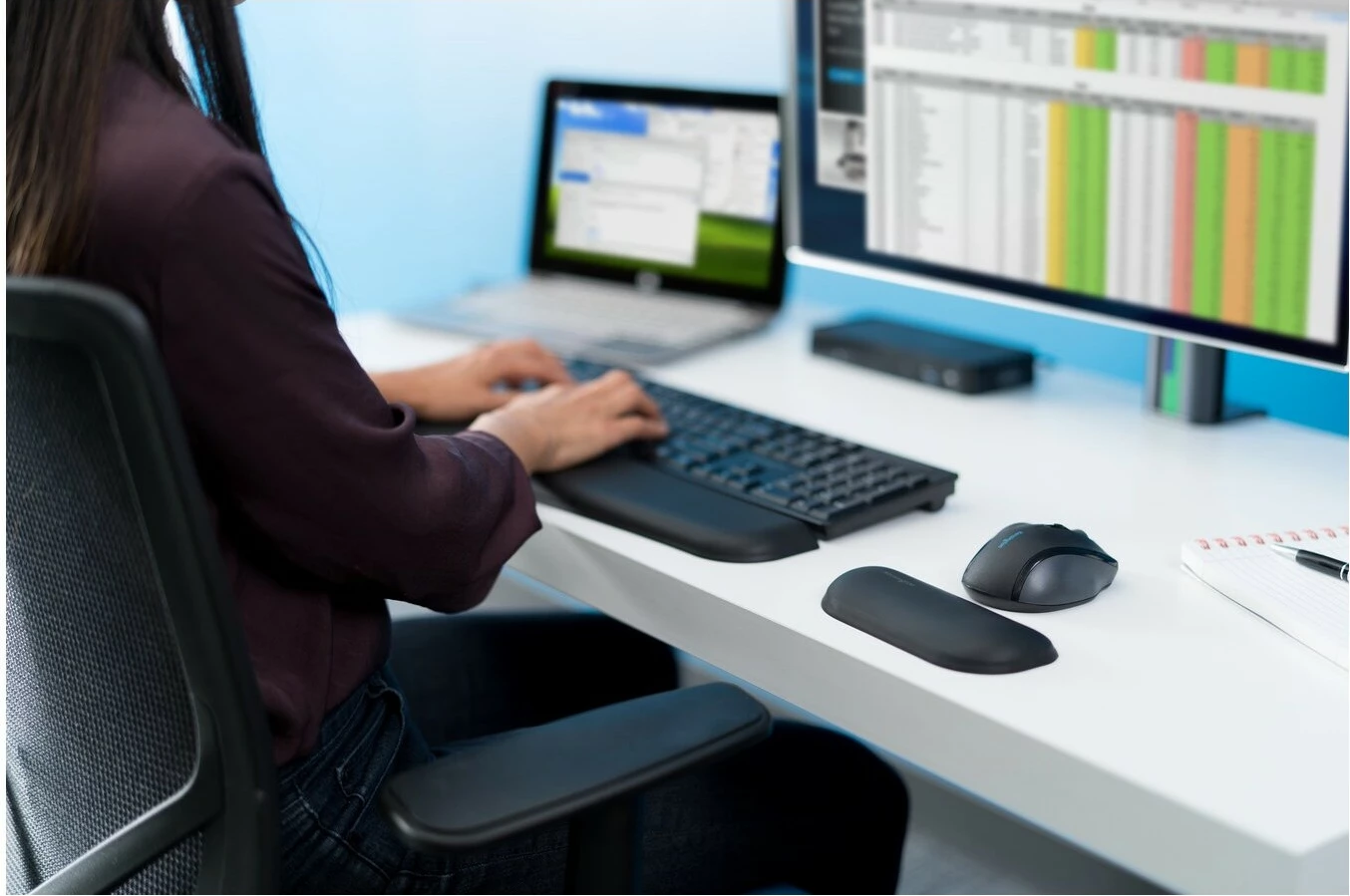 Mbështetëse dore Kensington ErgoSoft për tastierë standarde, xhel, e zezë