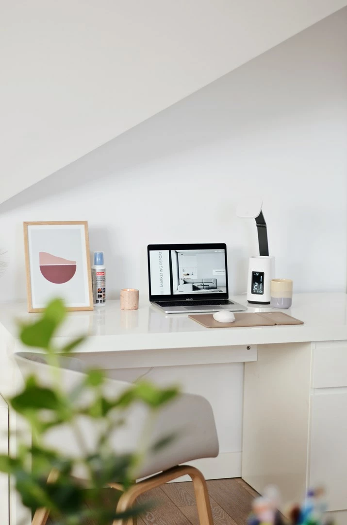 Llambë tavoline me ekran Activejet Aje-Technic LED, e bardhë