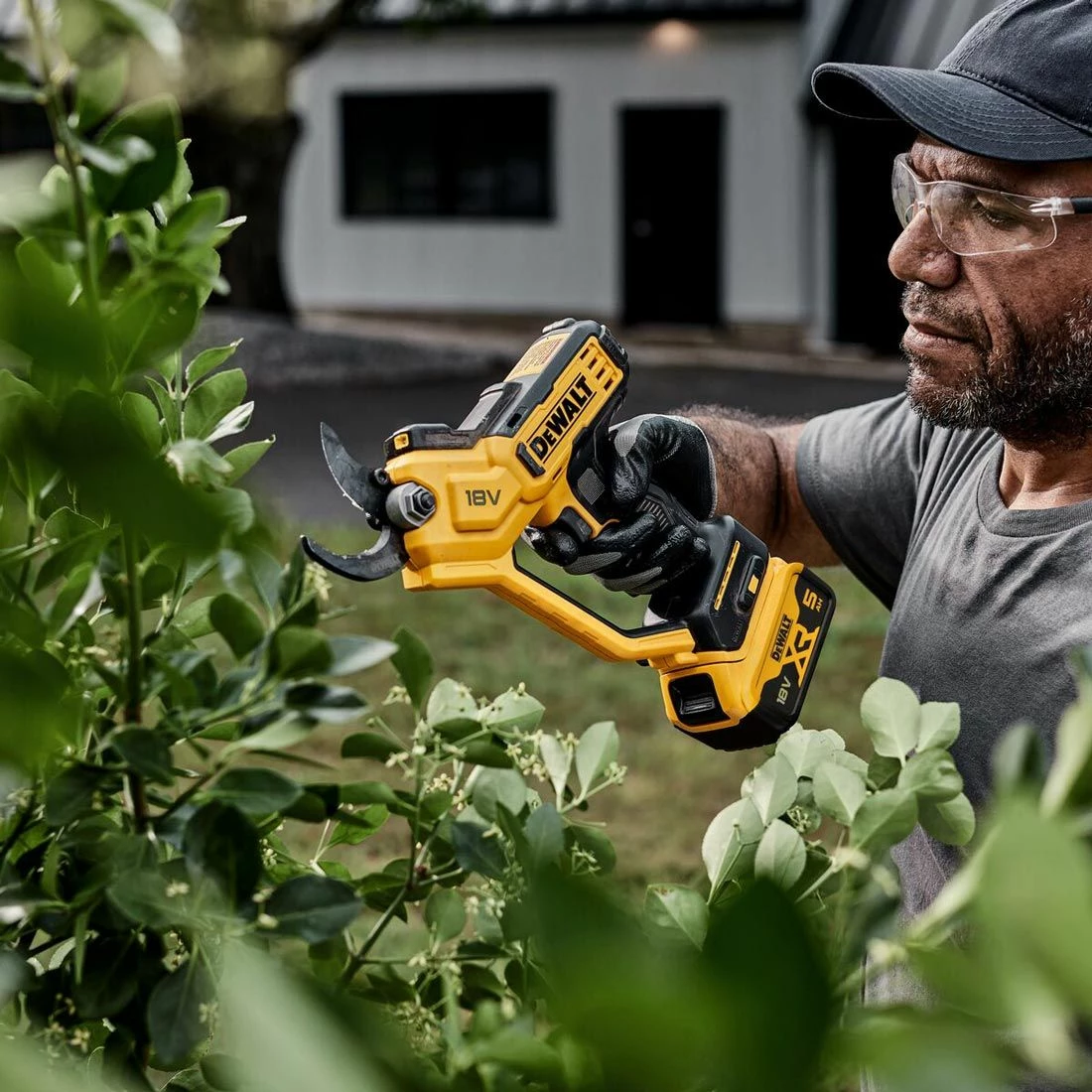 Gërshërë krasitëse me bateri Dewalt DCMPP568N 18V, prerje deri 32 mm, trup pa bateri, verdhë/zi