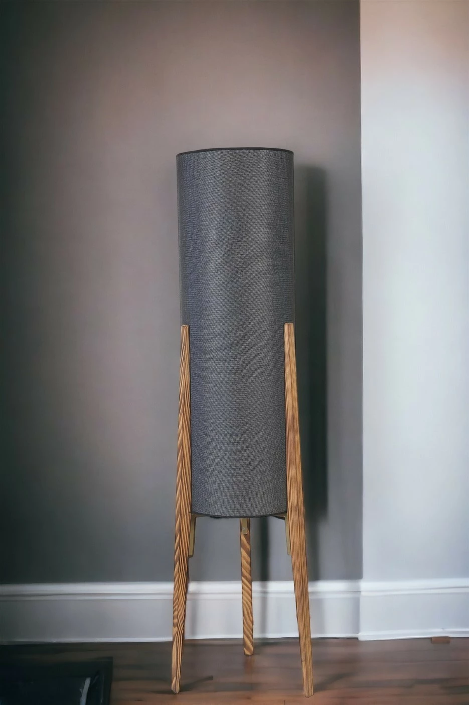 Llambë dyshemeje Opviq, 8834-5, trup metalik ose druri, kapak prej tekstili, e zezë/kafe, 140cm