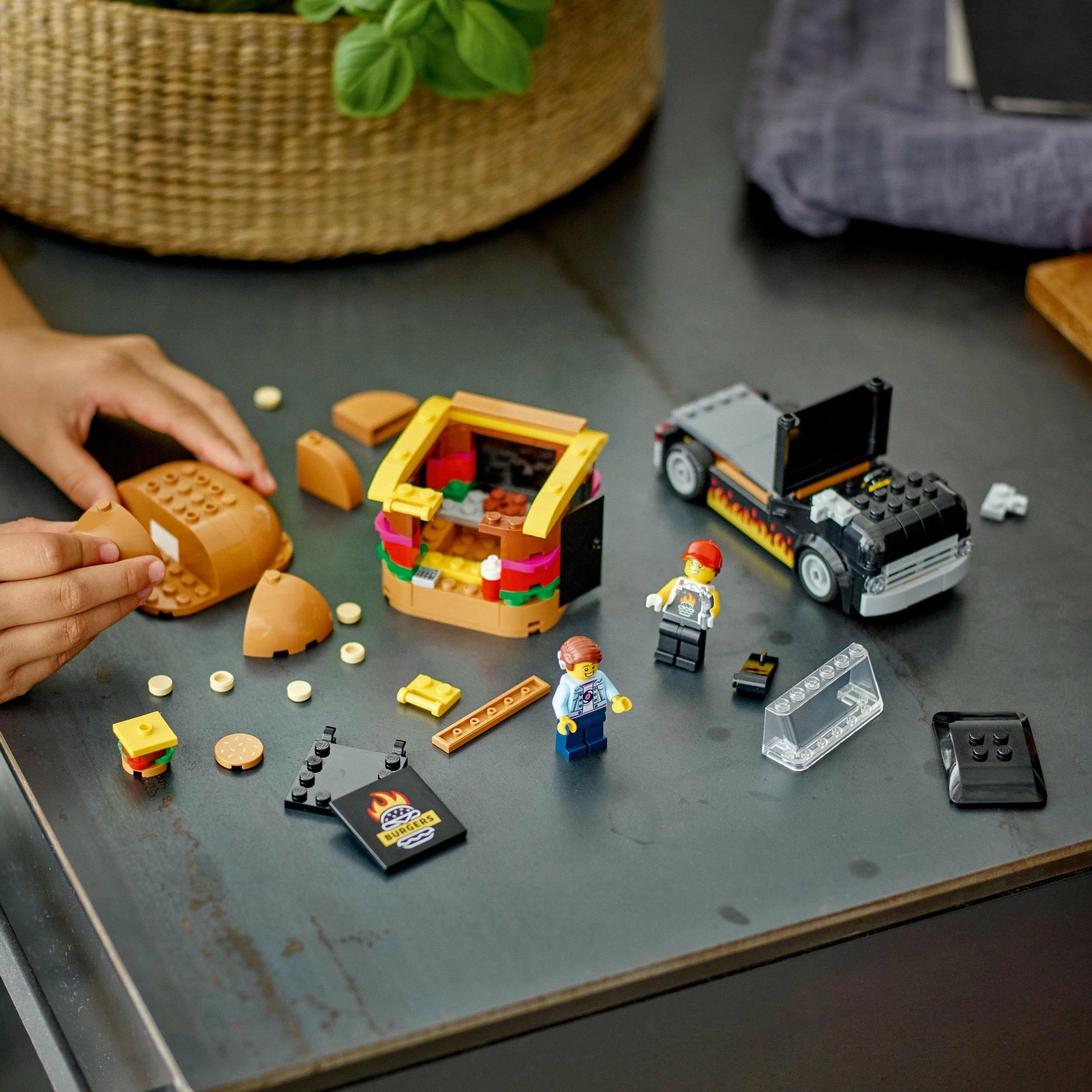 Set LEGO City kamion me burgera 60404, 194 pjesë