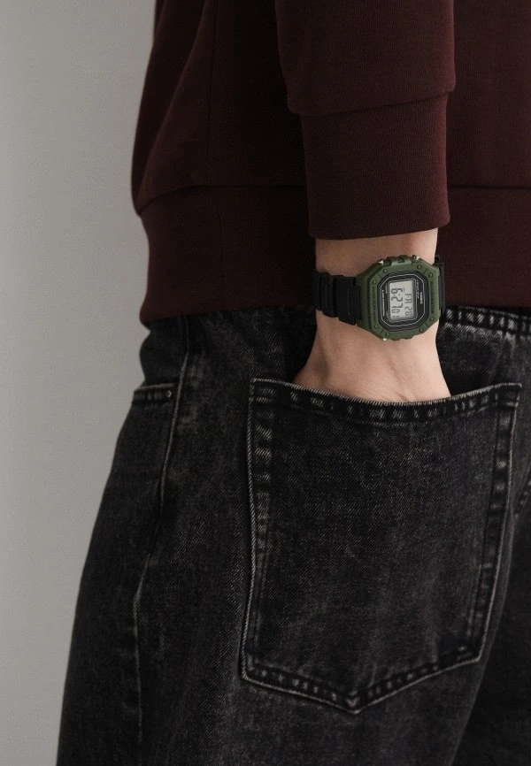 Orë dore Casio W-218H-3AV, e zezë/gjelbër