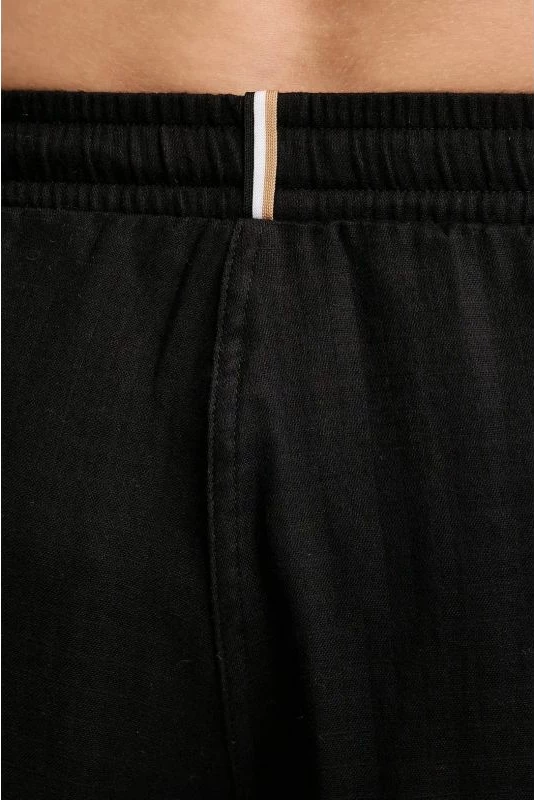 Shorce noti për meshkuj Boss, të zeza