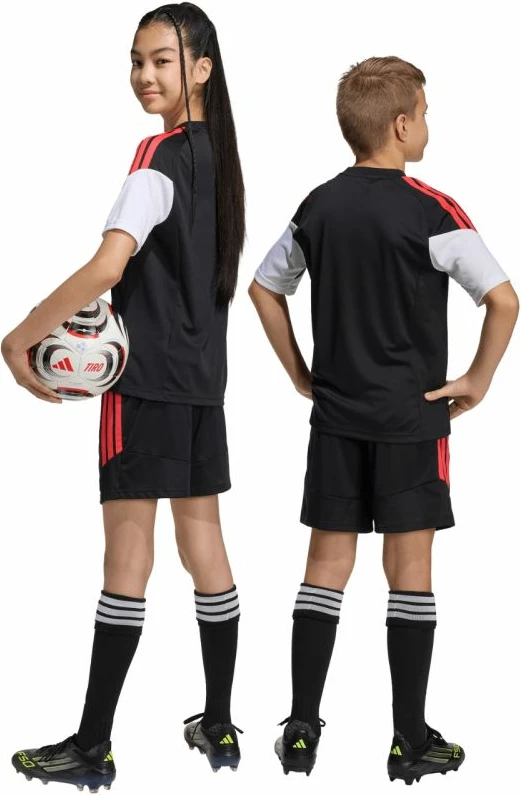 Shorce për fëmijë adidas, të kuqe e të zeza [Madhësia: 140 cm]
