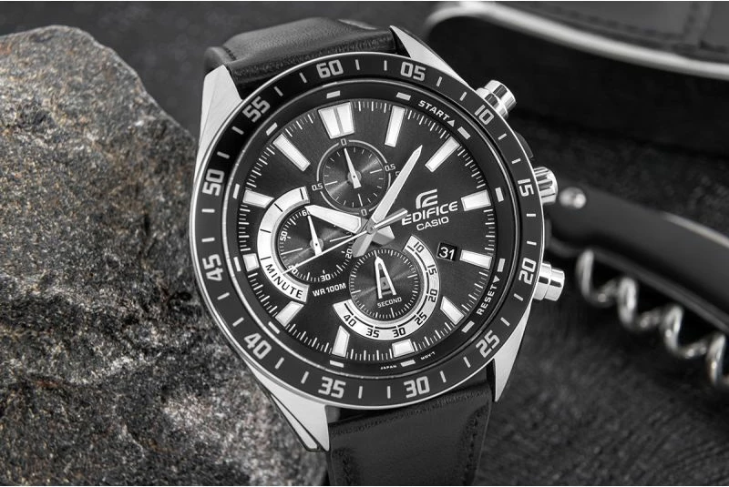 Orë dore për meshkuj CASIO, e zezë