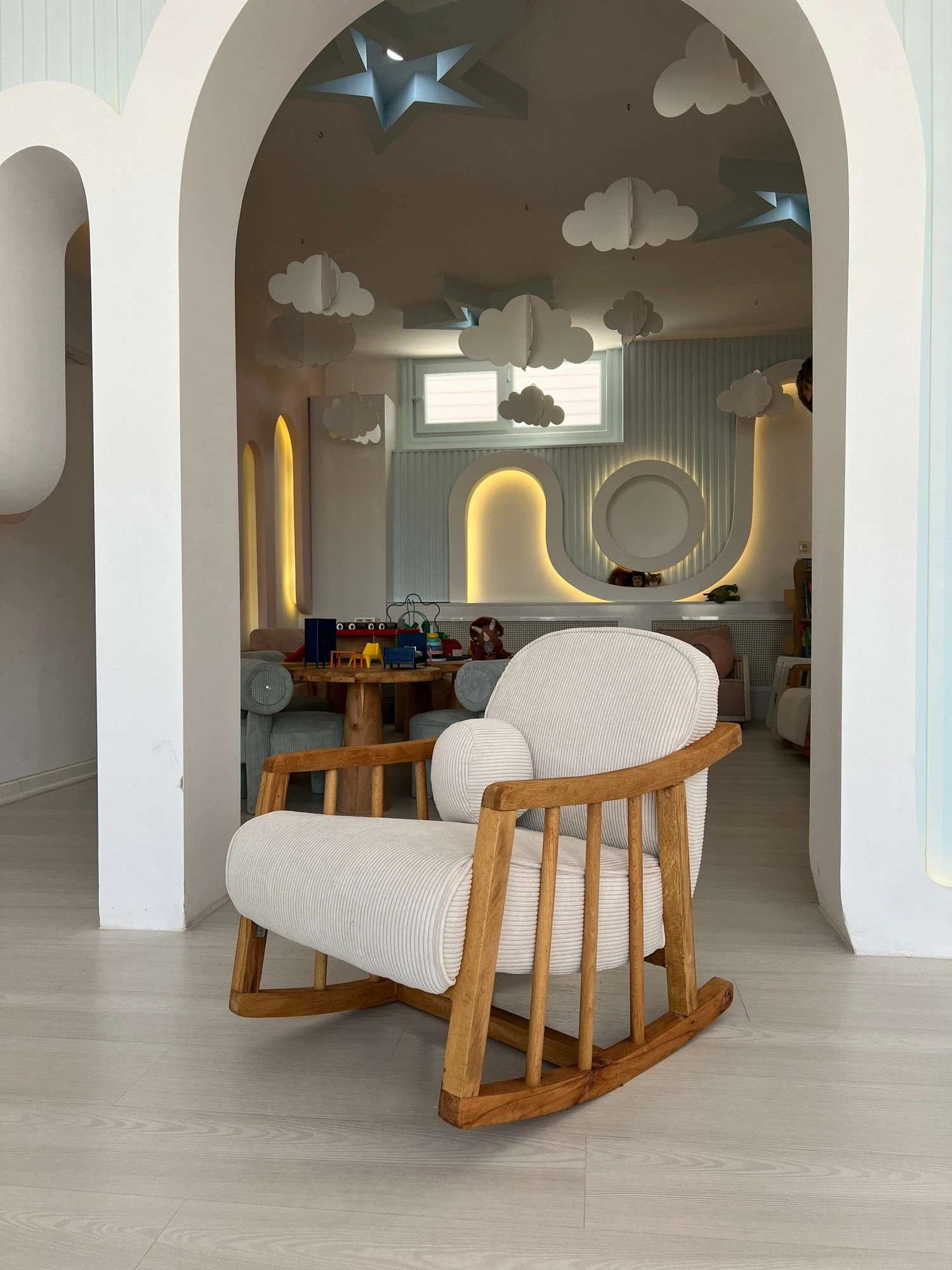 Karrige lëkundëse Wing, Atelier del Sofa, Kleamini, e bardhë