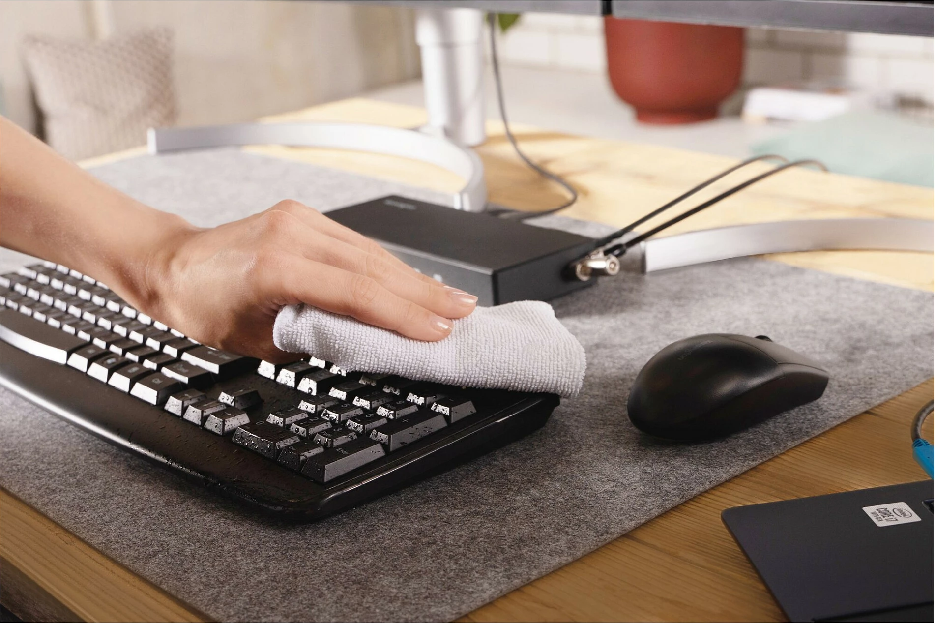 Maus Kensington Pro Fit Washable, me kabllo, ambidextrous, optik, USB, 1600 DPI, ngjyrë e zezë